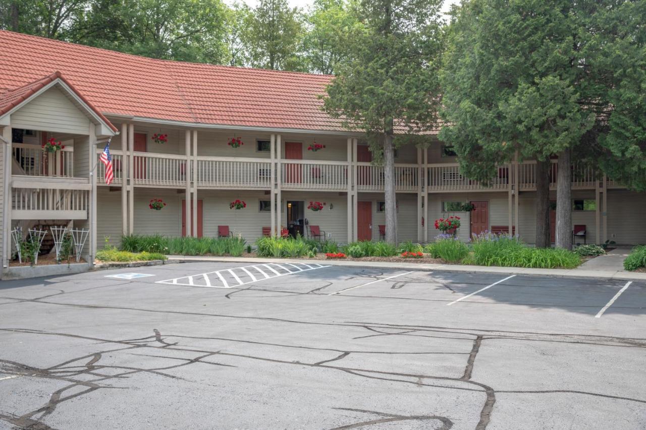 Ridges Inn & Suites Baileys Harbor Buitenkant foto