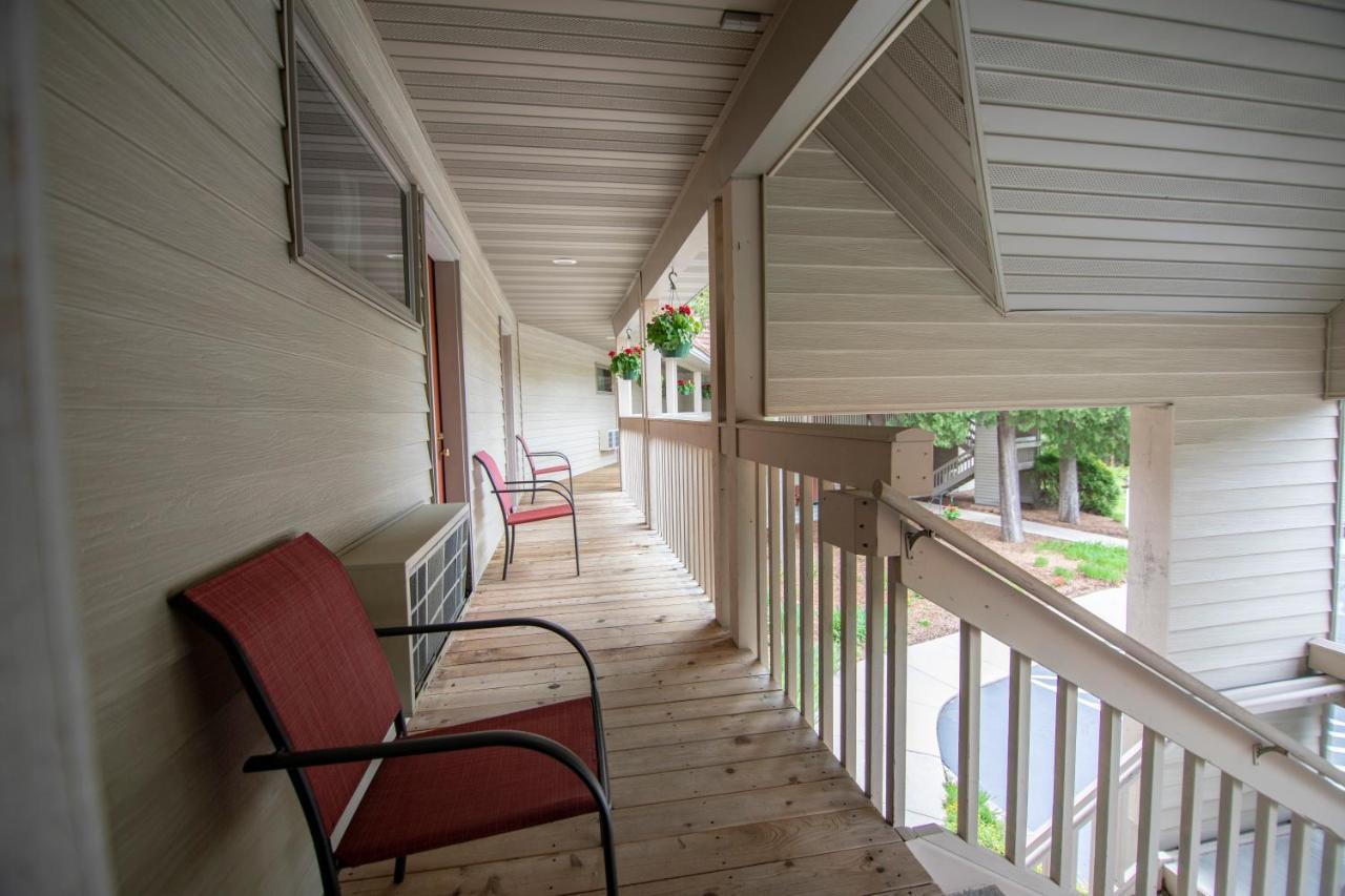 Ridges Inn & Suites Baileys Harbor Buitenkant foto
