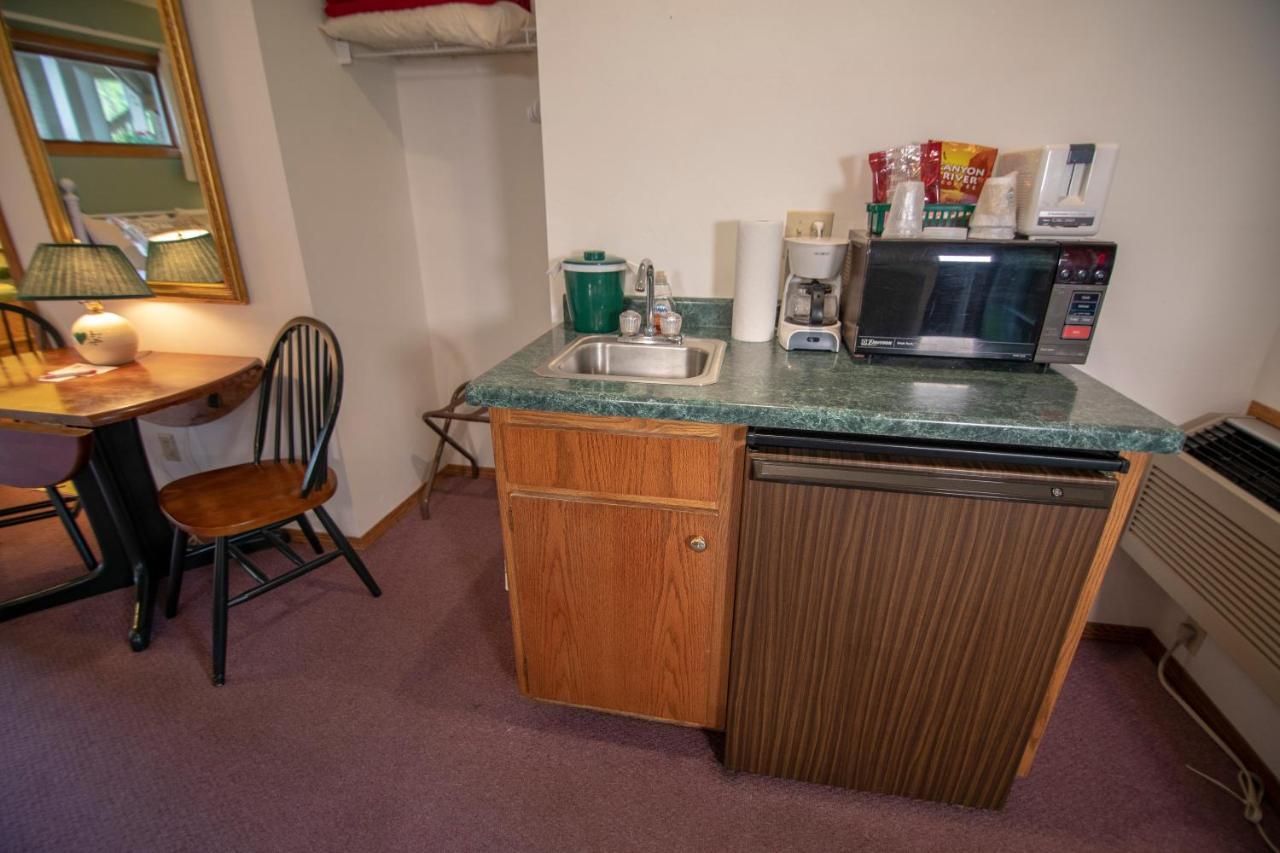 Ridges Inn & Suites Baileys Harbor Buitenkant foto